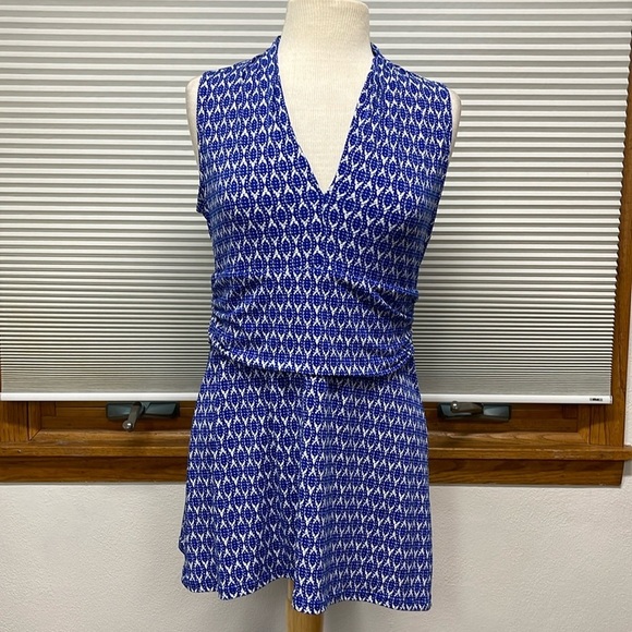 Vince Camuto Blue and White Sleeveless V-Neck Tunic Top Size Medium - Picture 1 of 6